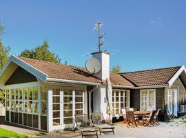 Holiday Home Hornbæk With Hot Tub Ix, hotel v destinaci Hornbaek