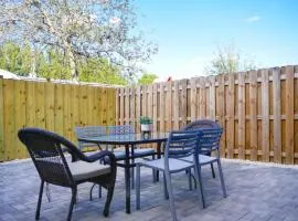 Entire House with Free Parking at North Miami!