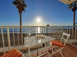 Frente al mar y a pie de playa