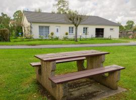 Maison plain pied, hotel in Maubert-Fontaine