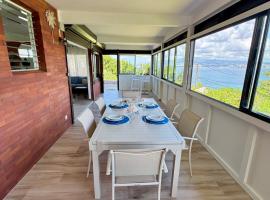 La villa Azur classée 3 étoiles Moderne et Confortable à deux pas de la plage de l Anse à l Ane Trois Îlets - Service Petit Dej sur demande, hotel di Les Trois-Îlets