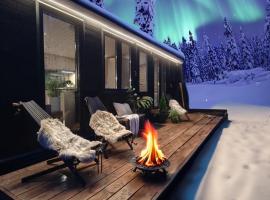 Äkäslompolo में, होटल Lapland Riverside Cabin 4 HILLA , Ylläs, Tiny Home with Sauna, Fireplace, Terrace, BBQ, Wifi, Ski, Fishing, Pets OK