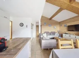 Appartement spacieux au pied des pistes avec balcon, parking et 10 couchages - FR-1-275-175