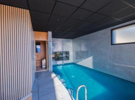 Villa d'expection, 10 personnes avec piscine intérieure, hotel a La Combe-de-Lancey