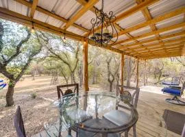 11 Mi to LBJ State Park - Couples Cabin Retreat!