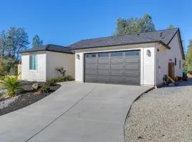 5 Mi to Shasta Lake Newly Built Home with Backyard!