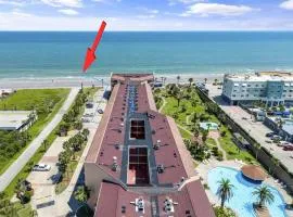 Oceanview Two Balconies Heated Pool Walk to beach