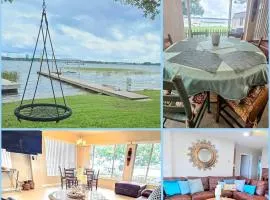 Serene, Cozy, Lakefront home