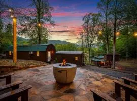 2bed 1bath Cabin with Mountain View, Hot Tub and grilling deck