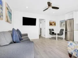 ULTRA Modern Apartment by the Beach