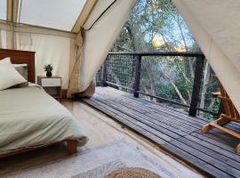 Gentle and Cozy Comfort in an Off-Grid Retreat, hotel in Fallbrook
