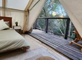 Gentle and Cozy Comfort in an Off-Grid Retreat