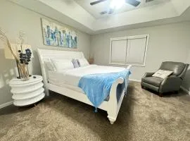 Cottage Getaway in Martinez Charming 3-Bedroom Retreat with WiFi and AC, Perfect for Your Next Stay