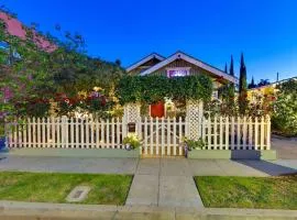 Charming Bungalow, AC, HotTub, Close to Beach