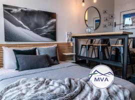 Alpenglow Lodge Queen Boho Studio by MVA, hotel in Whistler