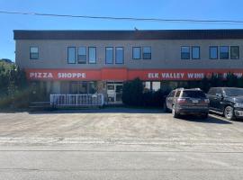 Elk River Flats by StayIn, hotel con estacionamiento en Fernie