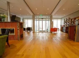 Gistihúsið - Lake Hotel Egilsstadir