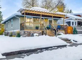 1 Mi to Dtwn Casper Homey Getaway with Yard!