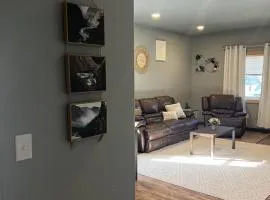 Cozy 2-bedroom Retreat In Town