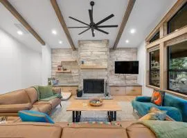 New! Spring Mtn Paradise - Pet friendly, single level w/hot tub and clubhouse access