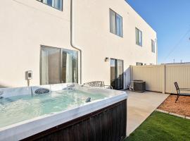 Private Hot Tub Fenced Backyard & Pet Friendly, hotel v destinaci Kanab