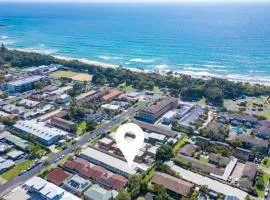 Sunset Palms Studio - Cozy Retreat, Play, Work, Beach