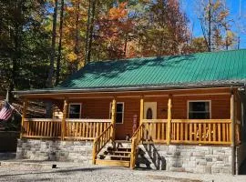 Sugar Bear Cabin with boat parking 5 mins to State Park & golf