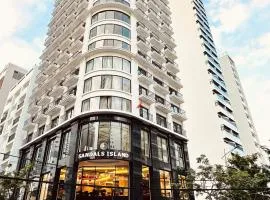 SANDALS ISLAND HOTEL