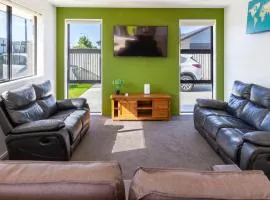 Large Family Home Near The Landing