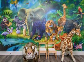 Spacious Disneyland 5 Bedroom 4 Bath House with Game Room, aluguel de temporada em Anaheim