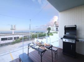 SMIRE STAY OKINAWA weiberプライベートBBQ 沖縄リゾートの新築一軒家, villa in Nanjo