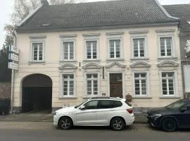 wohnen in 400 Jahre alter ehem Lateinschule LS24