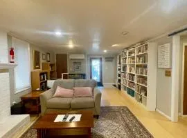 Near downtown with hot tub sleeps seven