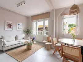 2BR Flat W Modern Touches