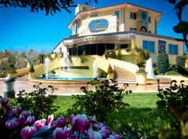 L'Isola Di Aurora, hotel na may parking sa Martirano