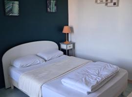 Le porquerolle, Hotel in Bagnoles-de-l’Orne