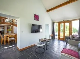 Countryside Escape Tywi Barn in Brecon Beacons