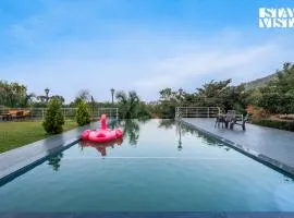 StayVista at Banyan Nirvana Villa with Pool, Bonfire & Lawn