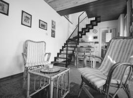 Casa Colin - Theater Home, Hotel in Gargnano