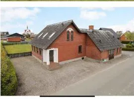 Spacious Holiday Home Near The Beach