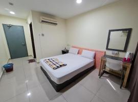 OYO 90442 Newtown Star Hotel, khách sạn ở Setia Alam