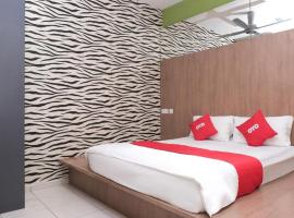 Super OYO 89930 Golden Guest House, hotel in Kampong Bukit Ubi
