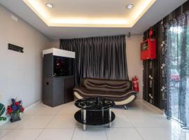 Hotel Aromas Kulai, hotel near Senai International Airport - JHB, Kulai