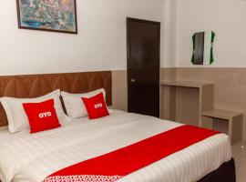 OYO 89851 Leila Hotel, hotel in Kampong Tanah Merah