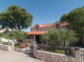 Peaceful Island Haven with Pool, BBQ & Games Area