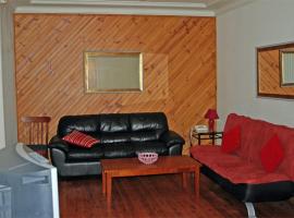 Kogarah 3 bedroom house, khách sạn ở Sydney