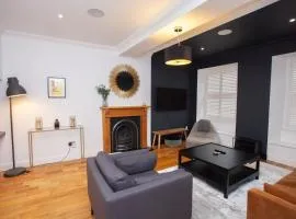 Charming Sandstone-Basement Apartment in West End