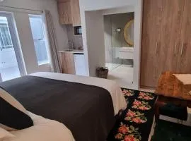 C'est la Vie 6 Standard Apartment