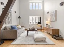 Charming Loft, High Ceiling !Modern & Central, Free private Parking 7 min walking !