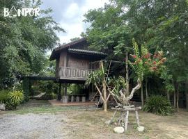 Banpor HnF ที่พักบ้านพอโฮมแอนด์ฟาร์ม เมืองประจวบฯ, hotel i Ban Nong Kham
